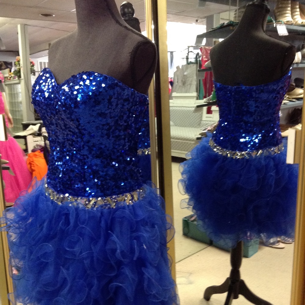 Temptations short dress size 4